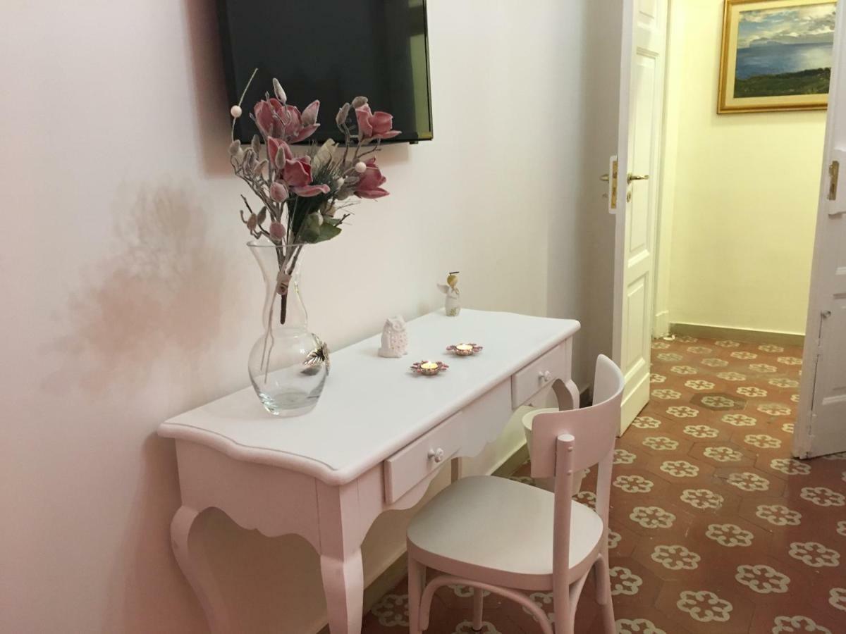 B&B Resta Cu Mme ナポリ エクステリア 写真